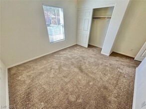 584 Playa Linda Pl in Las Vegas, NV - Building Photo - Building Photo