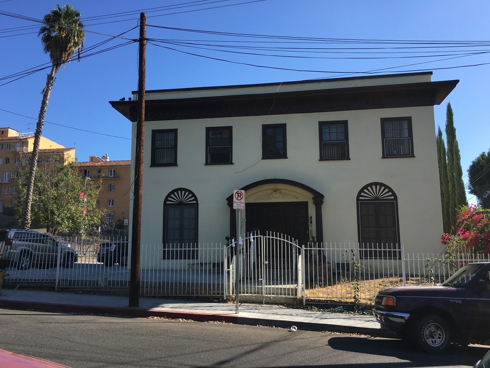 6400 Dix St in Los Angeles, CA - Foto de edificio