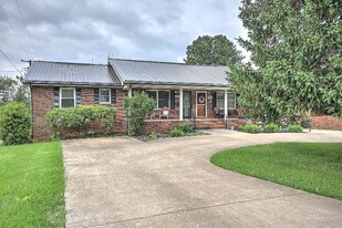 5524 Carters Vly Rd in Mount Carmel, TN - Building Photo