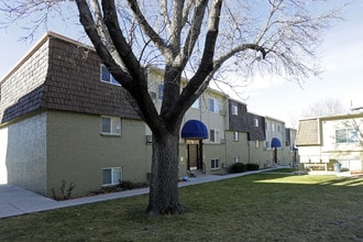 Courtyard Apartments in Broomfield, CO - Foto de edificio - Building Photo