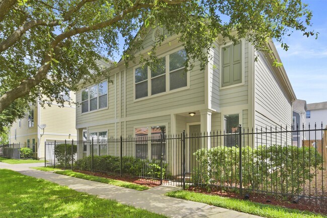 2711 Polk St in Houston, TX - Building Photo - Building Photo