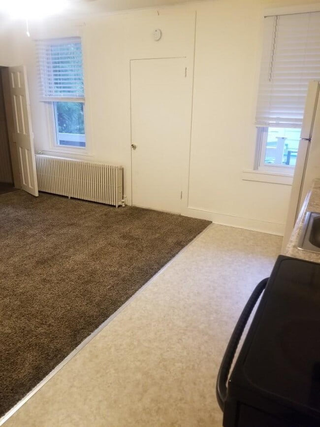 560 Walnut St, Unit #1 first floor in Columbia, PA - Foto de edificio - Building Photo