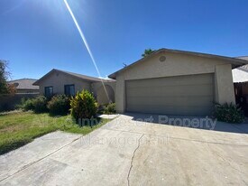 31425 Avenida El Mundo in Cathedral City, CA - Building Photo