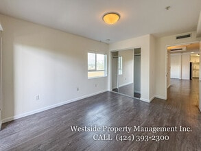 4980 S Centinela Ave in Los Angeles, CA - Foto de edificio - Building Photo