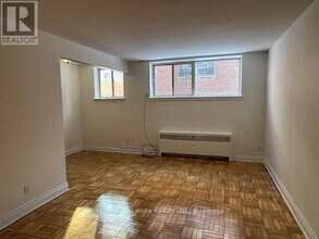 15 Anglesey Blvd in Toronto, ON - Building Photo - Building Photo