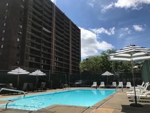 Essex House Apartments in Pittsburgh, PA - Foto de edificio - Building Photo