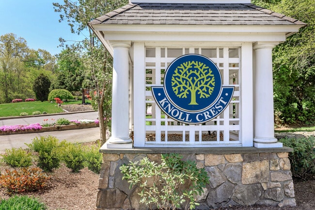 Knoll Crest Apartments in Middletown, CT - Foto de edificio - Building Photo
