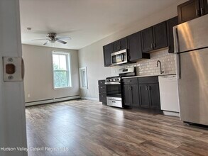 666 Broadway in Kingston, NY - Building Photo - Building Photo