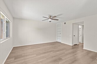 365 N Saturmino Dr in Palm Springs, CA - Building Photo - Building Photo