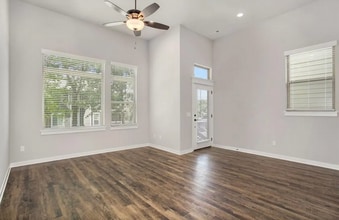 Hughes Townhomes in Fayetteville, AR - Foto de edificio - Interior Photo