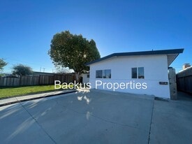 235 Navajo Dr in Salinas, CA - Building Photo
