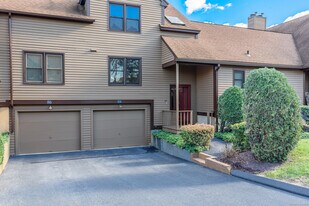 84 Stillmeadow Cir in Monroe, CT - Building Photo