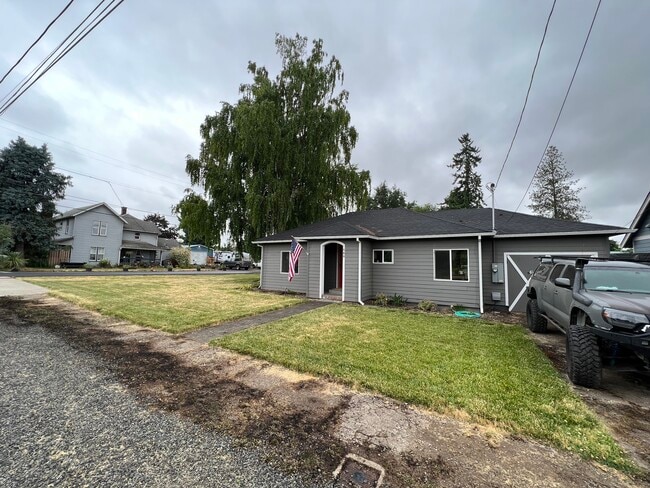 589 Church St in Dayton, OR - Building Photo - Building Photo