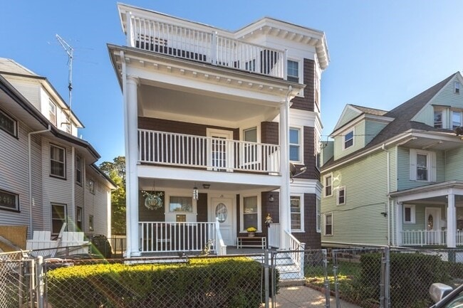 15 Clementine Park, Unit 2 in Boston, MA - Foto de edificio - Building Photo