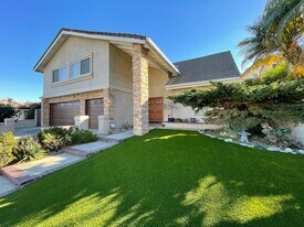 8442 Crimson Cir in Huntington Beach, CA - Building Photo