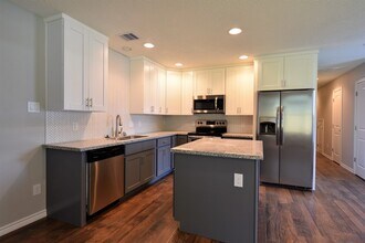 208 5th St in Nederland, TX - Building Photo - Building Photo