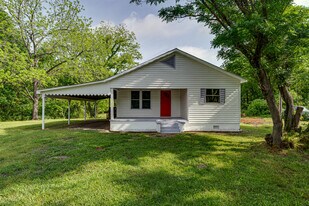 128 Cleveland Rd in Rossville, GA - Building Photo