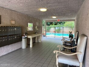 7040 Haskell Ave in Los Angeles, CA - Building Photo - Building Photo