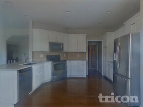 5004 Woodstock St in Shawnee, KS - Building Photo - Building Photo