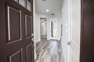 5648 Larkin St in Houston, TX - Building Photo - Building Photo