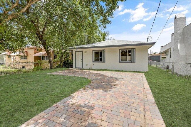 6723 NW 6th Ave in Miami, FL - Building Photo - Building Photo