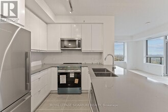 3260 Sheppard Ave E in Toronto, ON - Building Photo - Building Photo