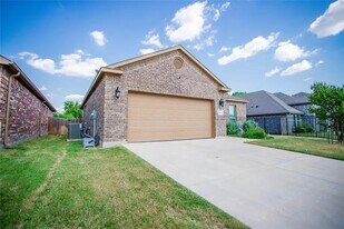 10412 Talus Dr in Fort Worth, TX - Building Photo