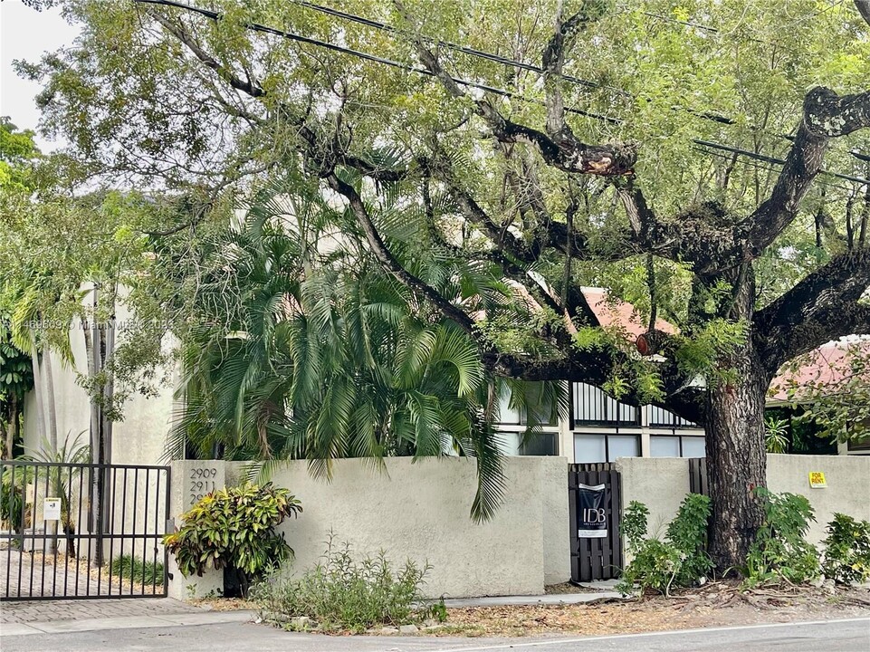 2907 Bird Ave in Miami, FL - Building Photo