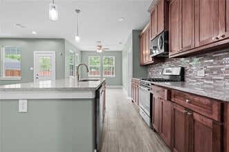 205 W 11th St in Bonham, TX - Building Photo - Building Photo