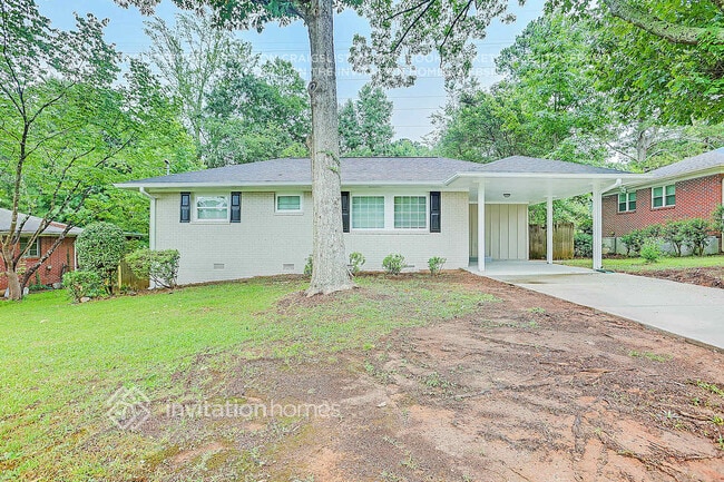 2716 Lancaster Dr in East Point, GA - Foto de edificio - Building Photo