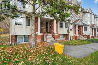 1400 Wildberry Ct in Ottawa, ON - Building Photo - Building Photo