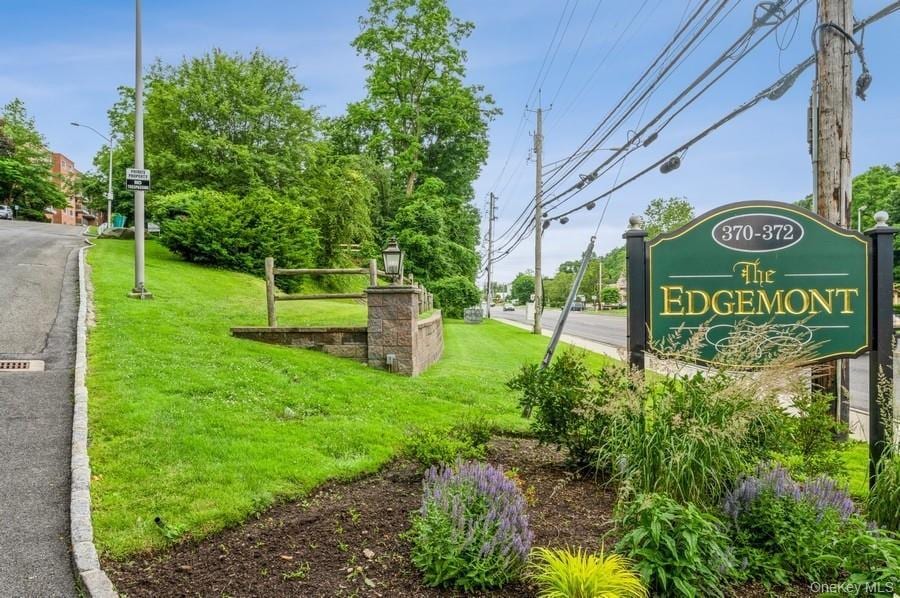 372 Central Park Ave in Scarsdale, NY - Building Photo