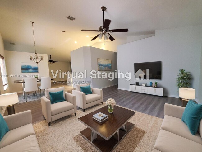 1070 Golden Cane Dr in Weston, FL - Building Photo - Building Photo