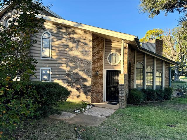 402 S Fielder Rd in Arlington, TX - Building Photo