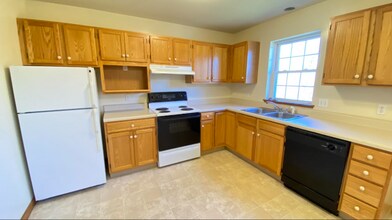 525 Sir Benjamin Way in Schenectady, NY - Foto de edificio - Building Photo