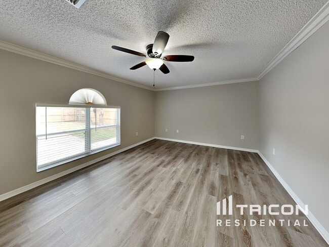 12610 Lake Vista Dr in Gibsonton, FL - Building Photo - Building Photo