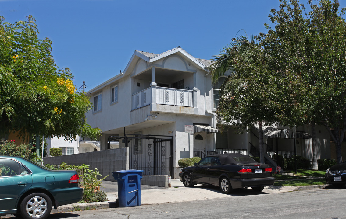 335-337 E Providencia Ave in Burbank, CA - Building Photo