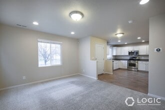 692 W Chase Ln in Centerville, UT - Building Photo - Building Photo