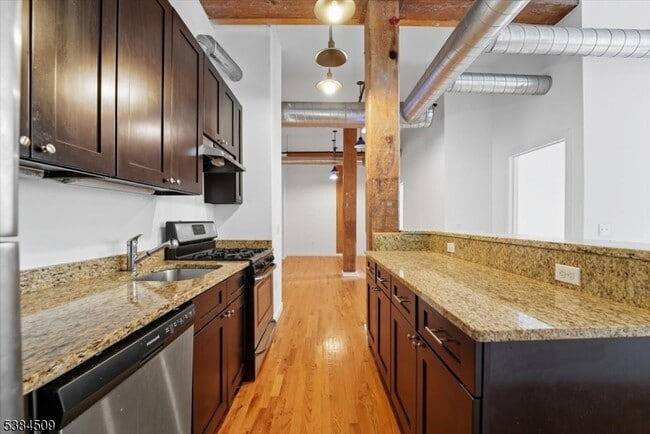 475 S Jefferson St in Orange, NJ - Building Photo - Building Photo