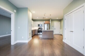 20 Tafthill Park, Unit 13 in Boston, MA - Foto de edificio - Building Photo