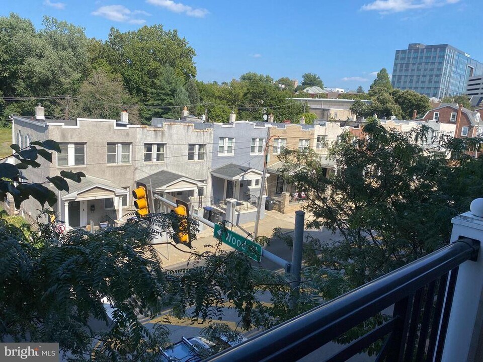 350 W Elm St in Conshohocken, PA - Building Photo