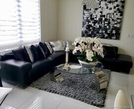 6660 NW 105th Ct-Unit -6660 in Doral, FL - Foto de edificio - Building Photo