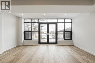 555 Sanatorium Rd in Hamilton, ON - Building Photo - Building Photo