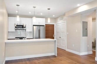 425 Lagrange St in Boston, MA - Building Photo - Building Photo