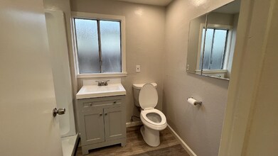 210 E Romie Ln in Salinas, CA - Building Photo - Building Photo
