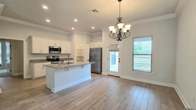 7004 Spring Gardens Dr in Baton Rouge, LA - Foto de edificio - Building Photo