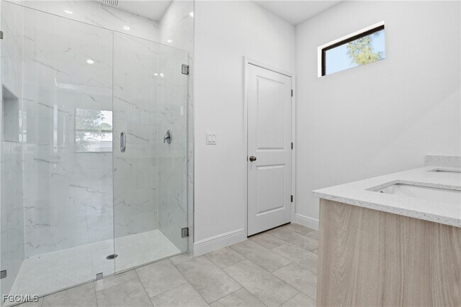 1087 Rugby Cir in Fort Denaud, FL - Building Photo - Building Photo