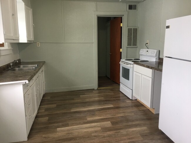 property at 719 S 3rd Ave
