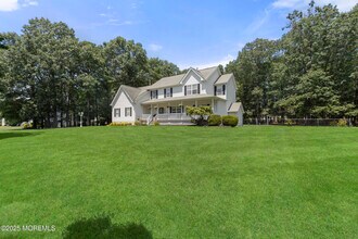 6 Kindling Way in Jackson Township, NJ - Building Photo - Building Photo