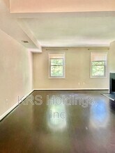 1305 E Abingdon Dr in Alexandria, VA - Building Photo - Building Photo